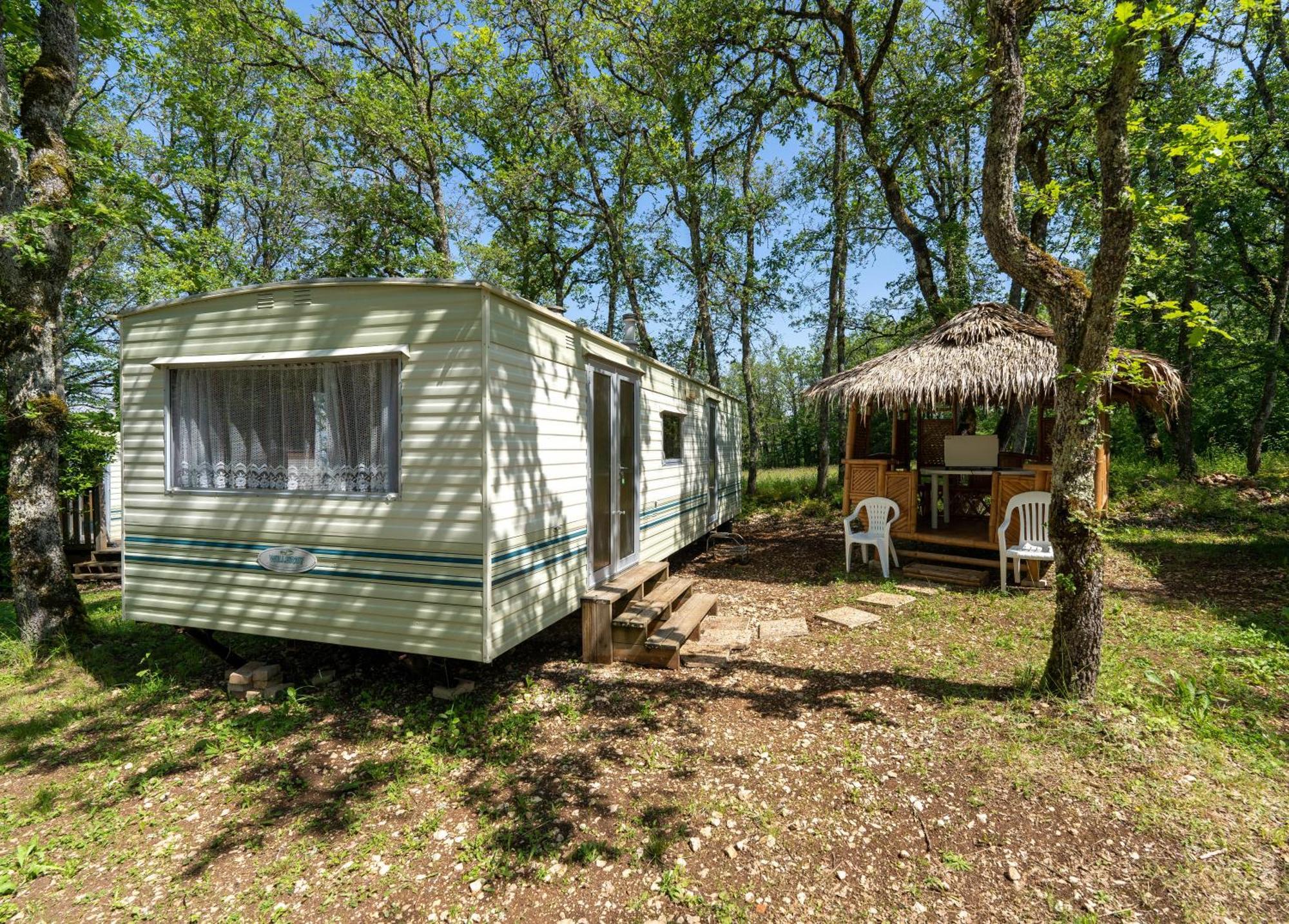 Camping Les Paillotes Payrac Екстериор снимка